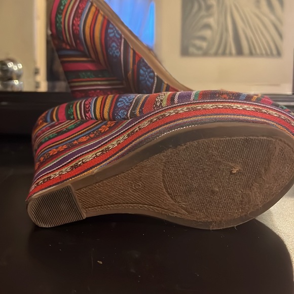 Pattern closed toe wedges - Picture 2 of 2